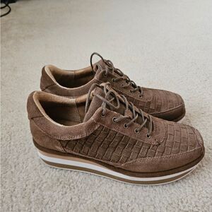 Kelsi Dagger Woven Brown Sneakers